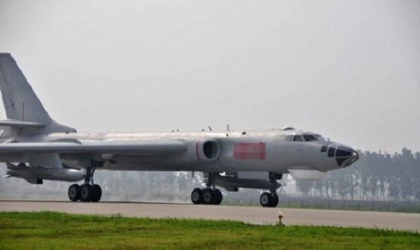 轰6h挂载kd63空地导弹,导弹光学窗口是透明的
