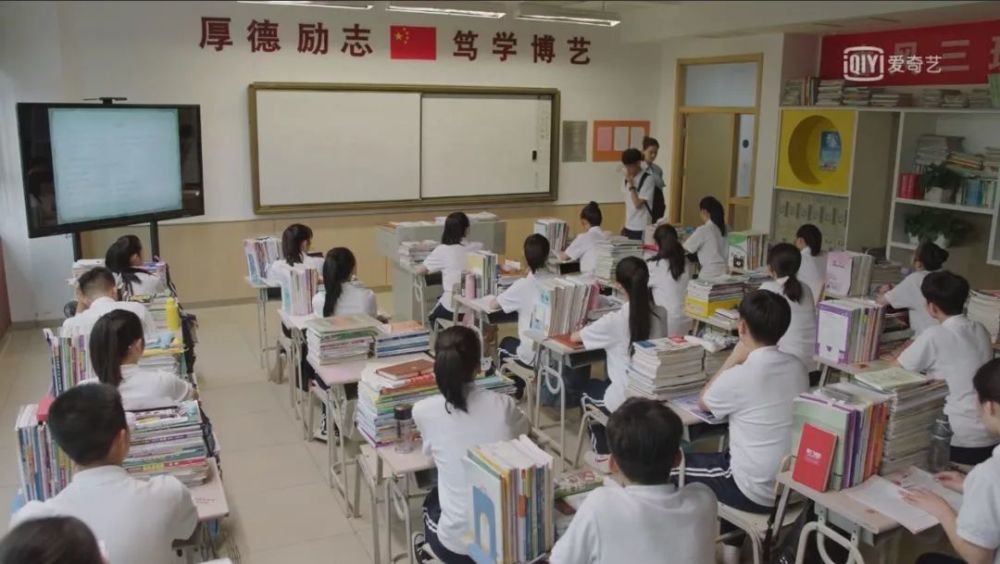 这部极具代入感的电视剧,剧中春风中学取景的学校,正是坐落在北京