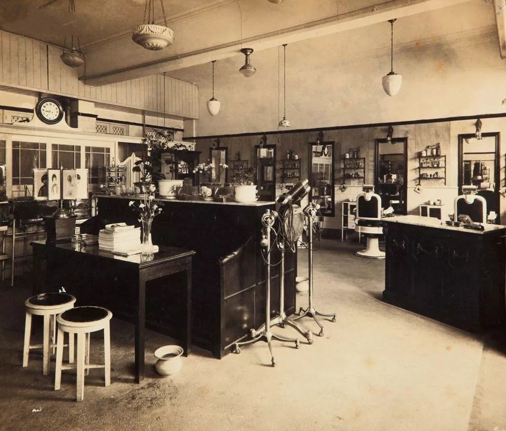 民国时期老上海理发店照片