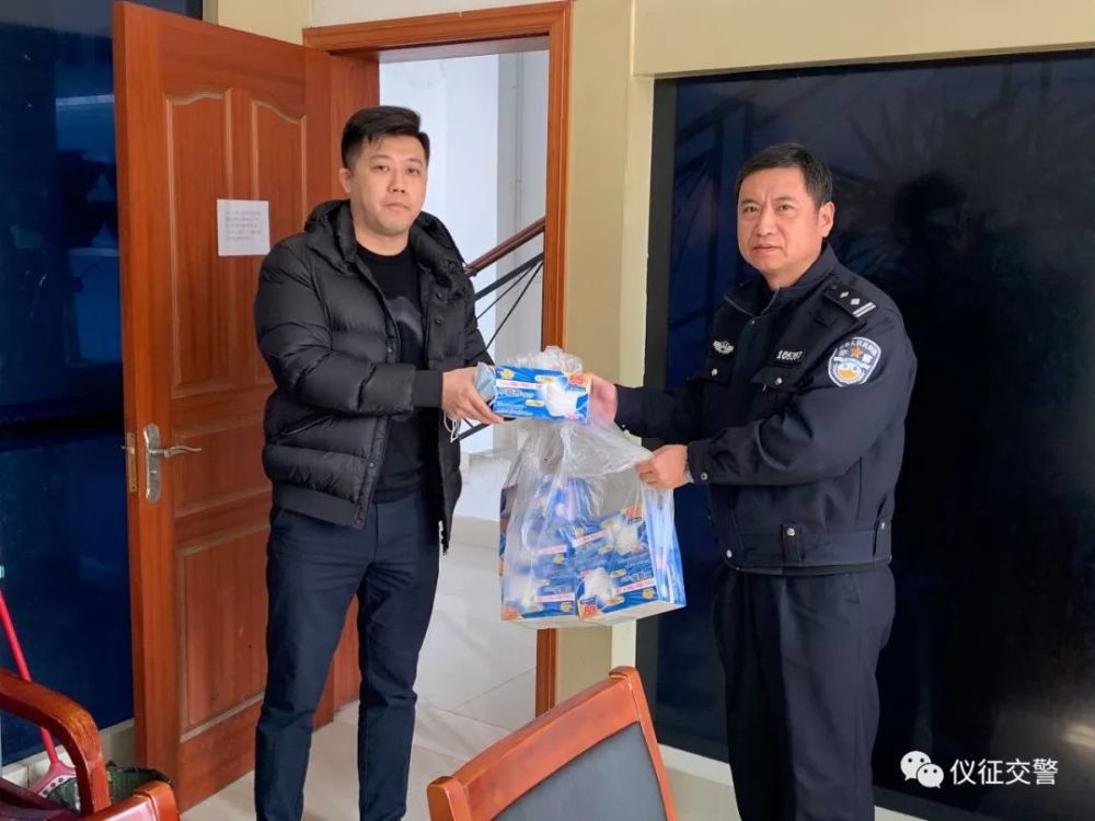 仪征公安交警