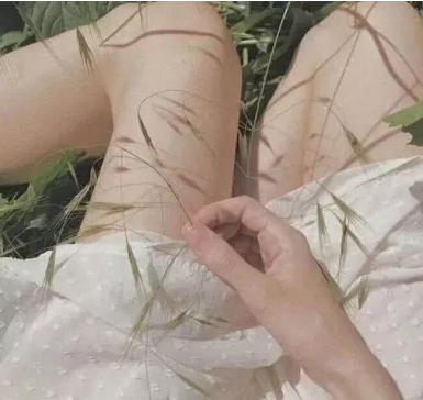 女生"白带"过多裤子易湿?学会"3救急法",上课也能避开