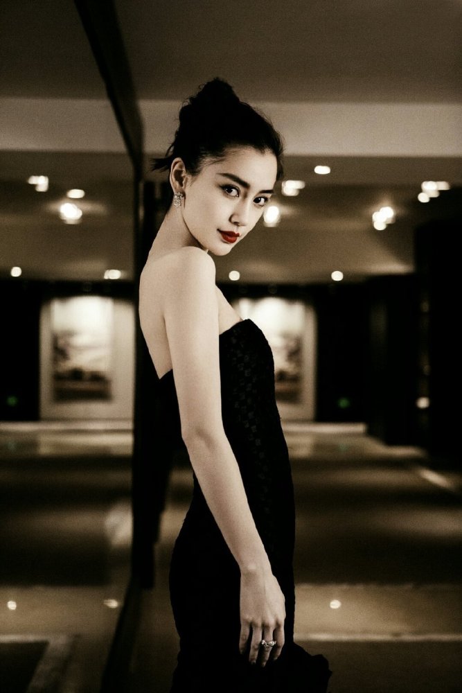 杨颖性感照,美艳动人,身材完美!