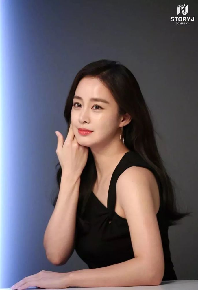 韩国评选的第一美人,不是全智贤也不是宋慧乔,竟然是已婚生二胎的她