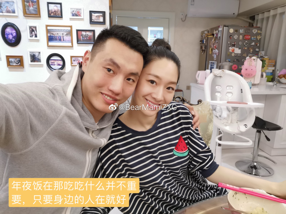 看翟晓川的幸福生活!妻子变身美食家,母亲岳母轮流来带娃
