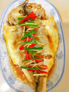 大厨教你黄花鱼最好吃的做法,肉质鲜嫩,收藏起来,做给