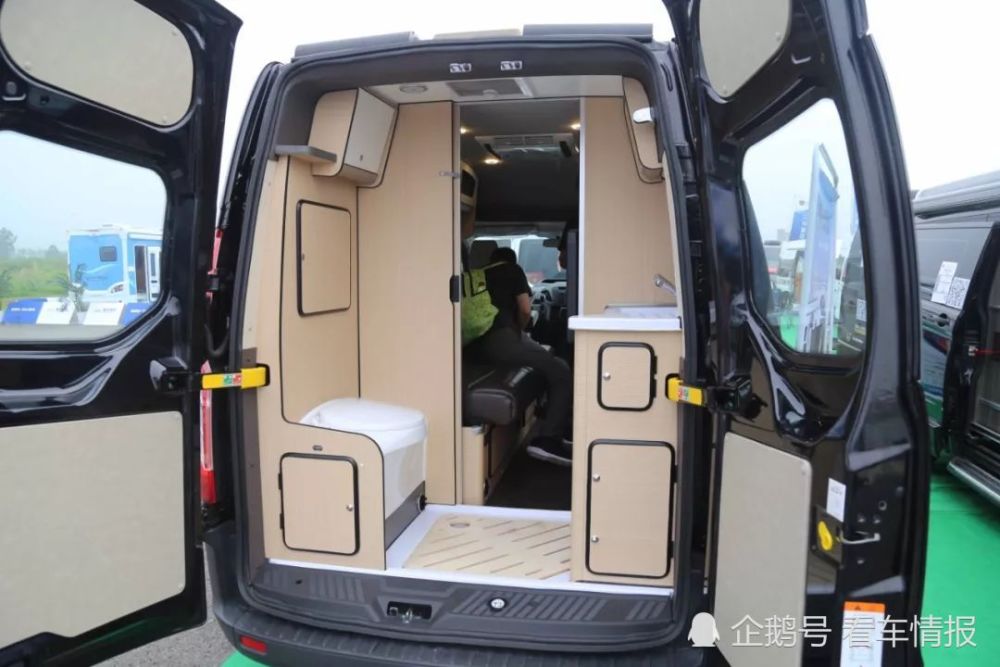 2020款福特新全顺改装小型旅居房车