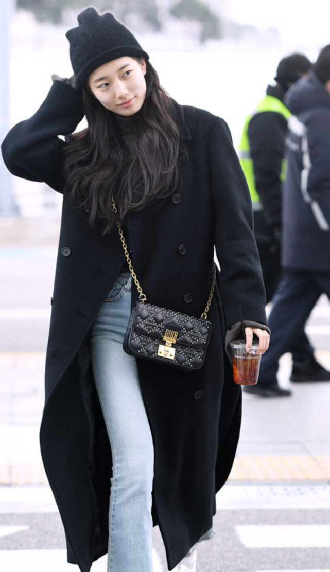 但是在组合解散之后,就全身心的投入了演员这个身份当中,而且裴秀智的