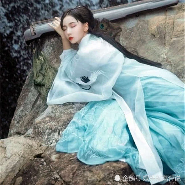 有一种"沉鱼落雁"叫诸葛大力,当她穿汉服俯身那一刻:此物只应天上有