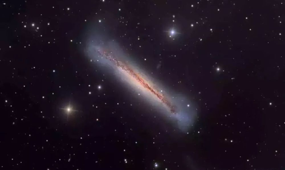 透镜状星系(也称为s0s)被认为是螺旋星系和椭圆星系之间的中间体.