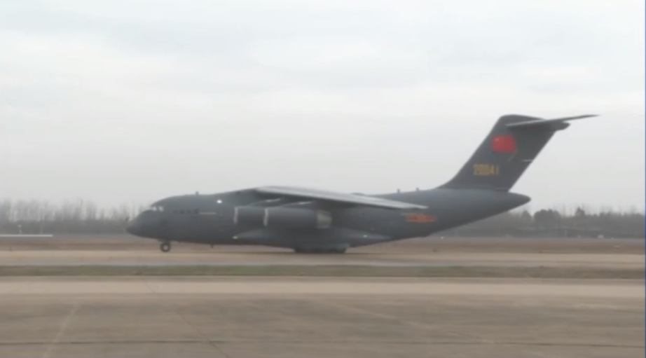 空军多型运输机出动:运20首次投入武汉战疫!