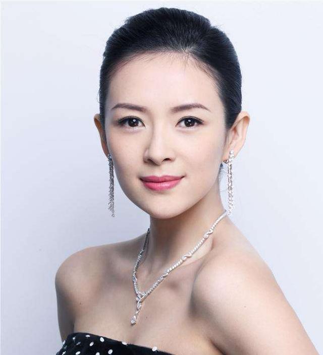 当然还有国际知名女演员章子怡,已经40多岁的章子怡依然是美的高雅