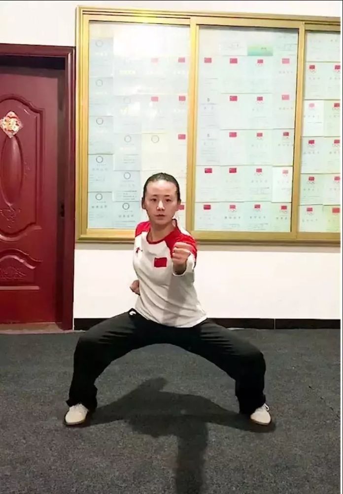 宅家必备!武术世界冠军教你练习八段锦