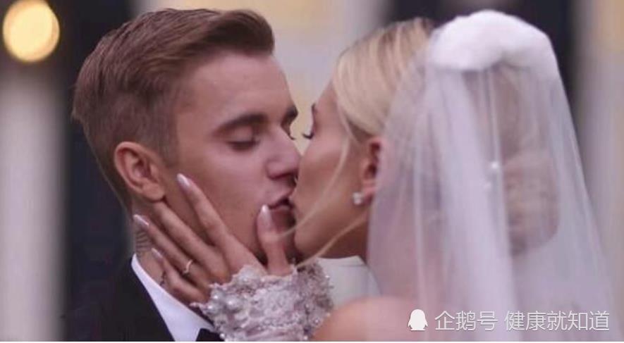 比伯海莉婚礼视频,贾斯汀过度紧张反问证婚人