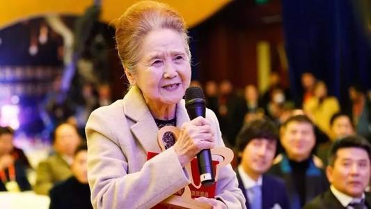 老戏骨鲁园惊传死讯!55岁时荧幕首秀,77岁获飞天优秀女演员