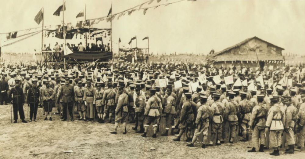 国民革命军在武汉集会 1926年底照片.