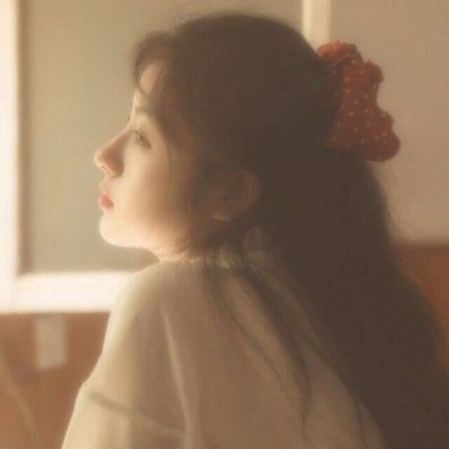 仙气女生头像:记得早点睡,月亮会和听话的小朋友说晚安!