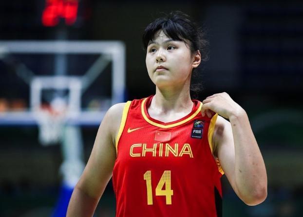 21岁中国女版奥尼尔:身高2米01外形甜美,体重206斤超过周琦