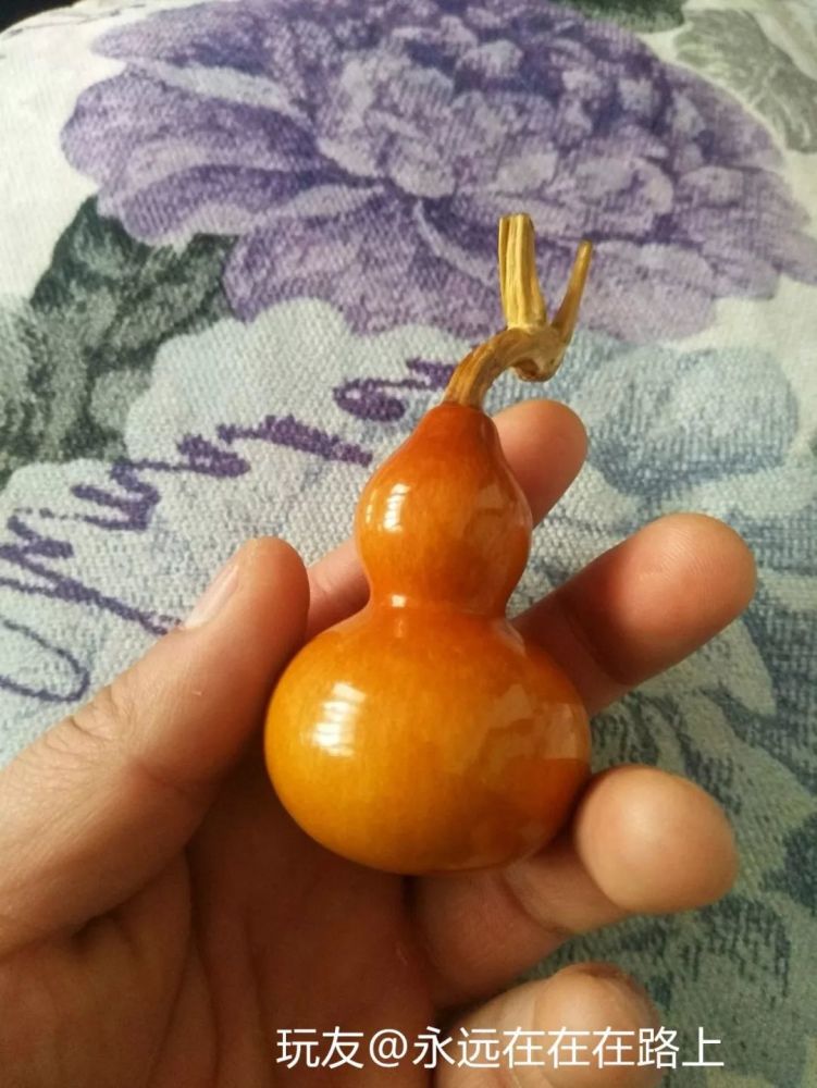 几块钱买的葫芦,他随便盘了5年,贼亮!戴手套盘了7年的