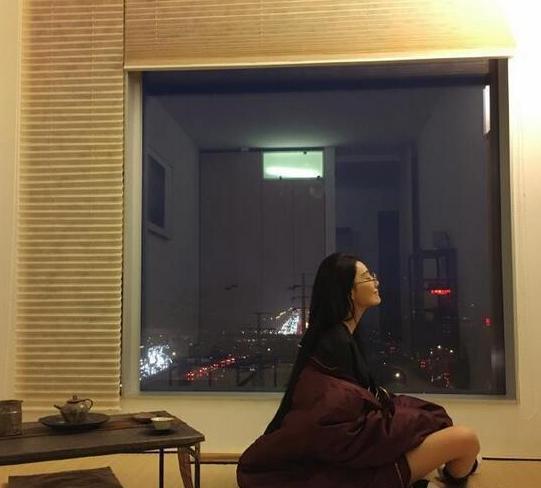 参观张馨予住的豪宅装修造价起码过千万全屋家具都上档次