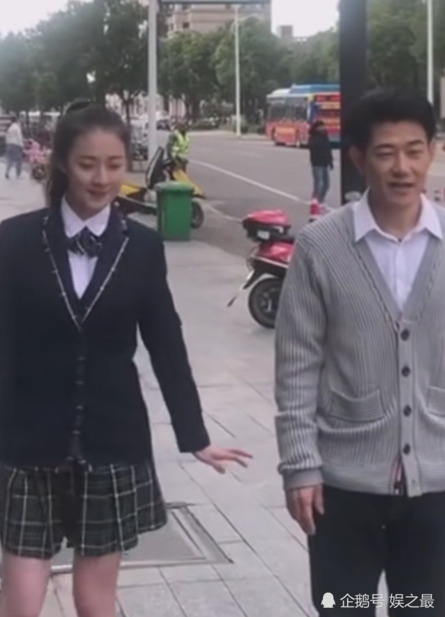 这个女孩儿叫做杨祺如,现在正在北电上学,并且也开始演戏!