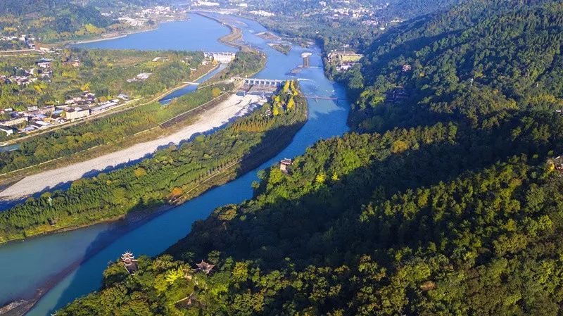 这里既有建成2276年,至今依然"活"着的都江堰水利工程