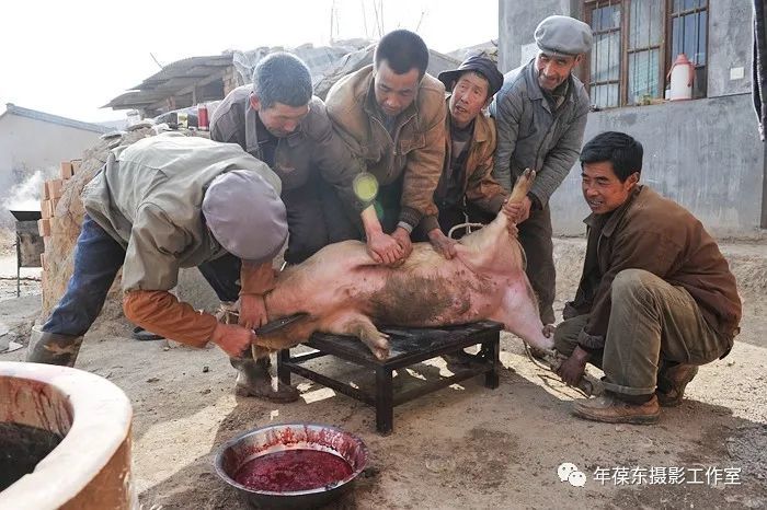 血馍馍甘肃陇南礼县的杀猪菜一年到头等的就是这一碗
