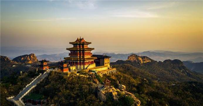 沂山在今山东省潍坊市,相传祭祀始于东夷部族,隋代开皇年间,下令在