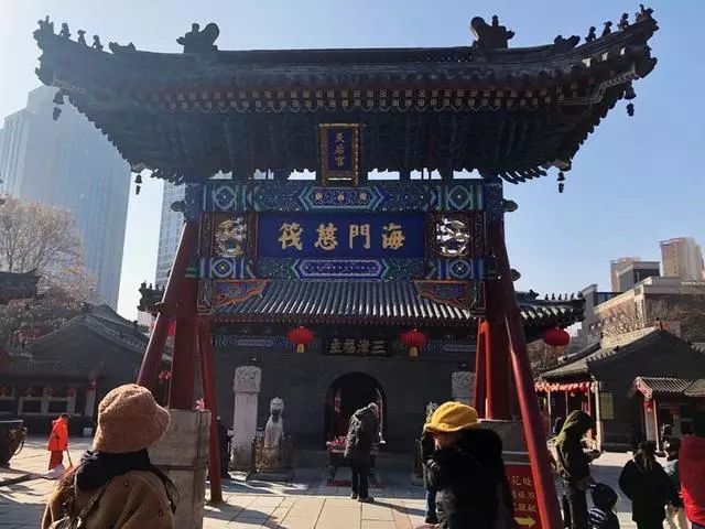 三津一是指三岔口上三条河的渡口,真正的津门故里;二是指天津卫,天津