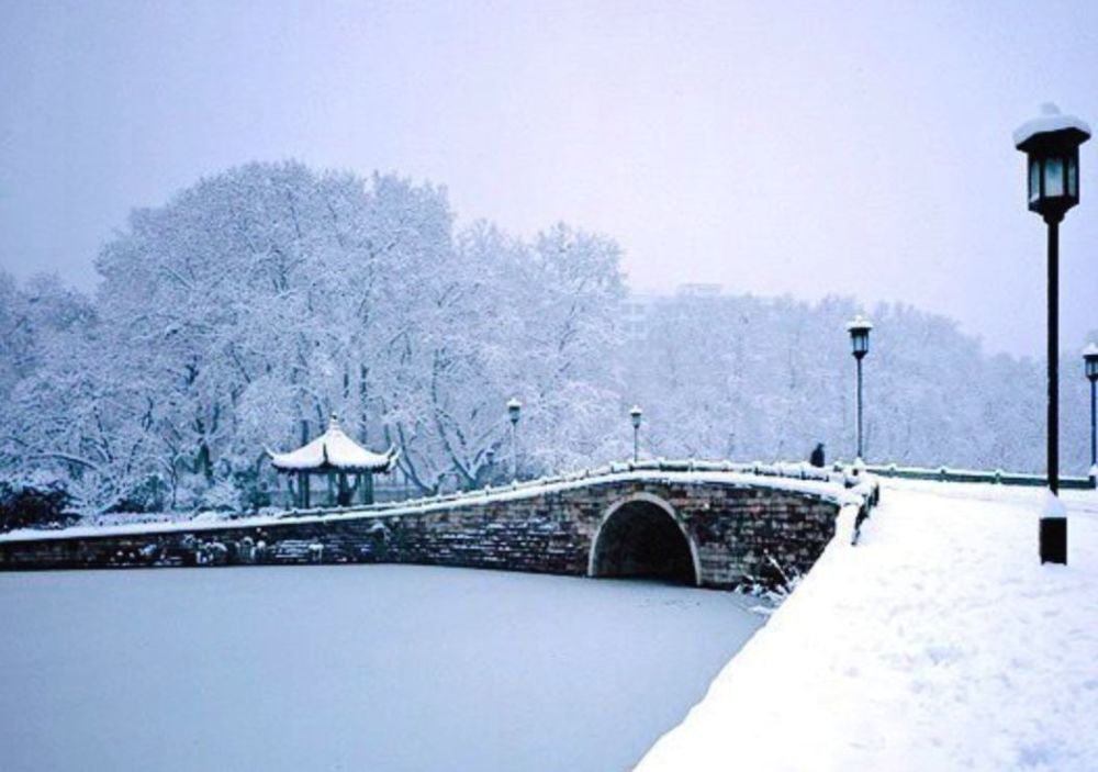 杭州下雪了,雪景太美了,上有天堂下有苏杭