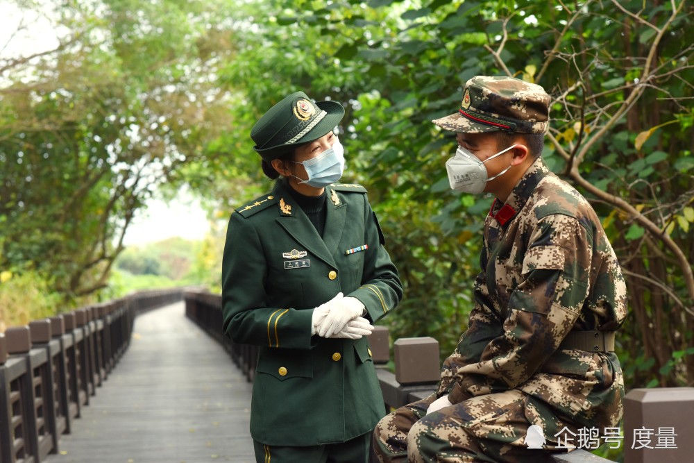 暖!武警女中尉:"口罩隔离病毒,不隔离笑脸"