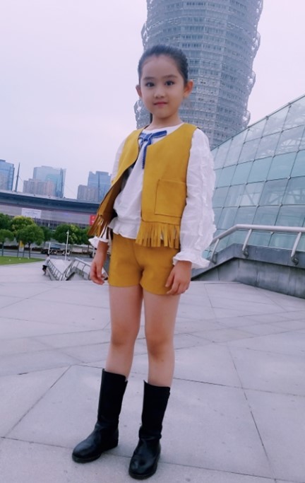 孙怡"女儿"因颜值太高被禁止整容,说的就是王亭文了,身高长了不少的