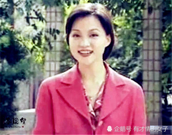 董卿年轻时的一组老照片,衣着朴素稚嫩清纯,比赵丽颖气质多了