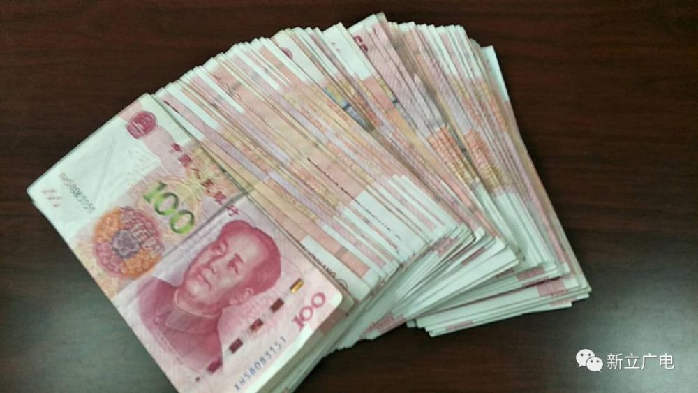 东杨场经济合作社党员退役军人梁富友捐赠2000元现金,代替其10岁的小
