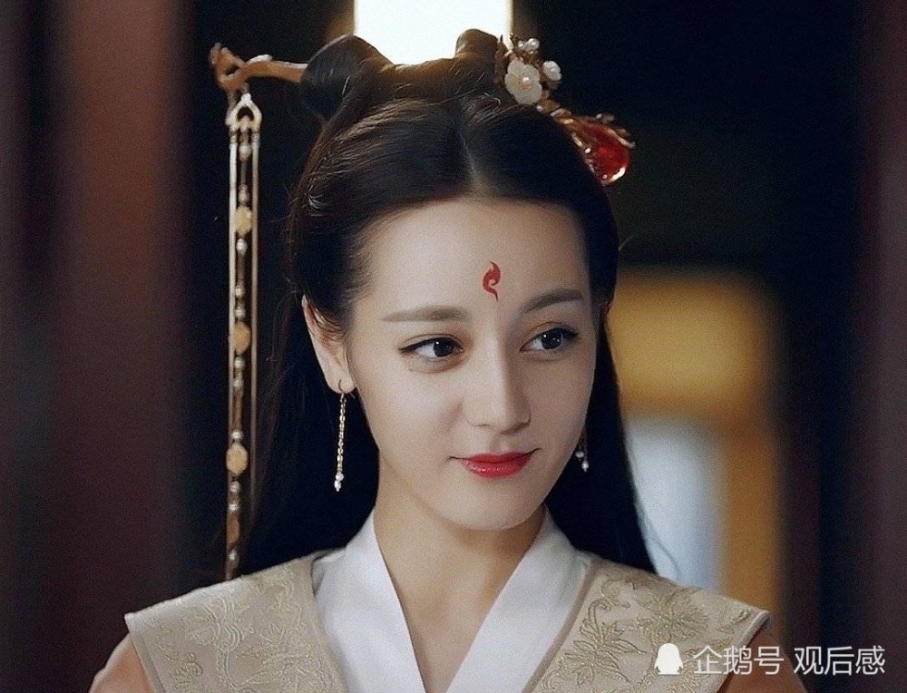 《枕上书》白凤九和魔尊缈落打斗时,为什么她额前的凤羽花亮了一下?