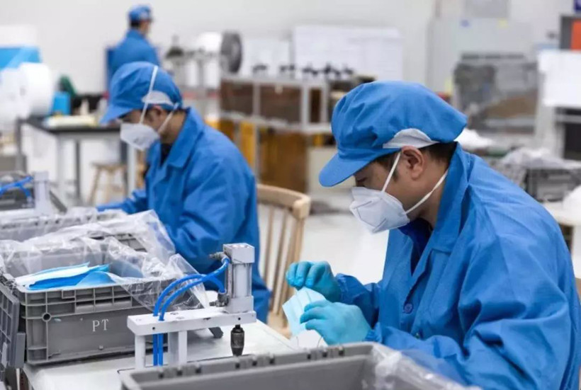 工人口罩_戴口罩的工人