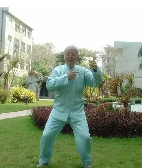 快存!国医大师邓铁涛亲自示范八段锦