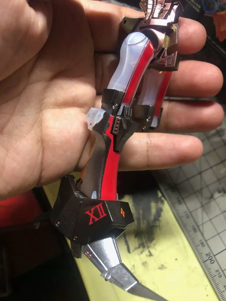 使用: alclad透明黑 盖亚枪铁色 盖亚星光银 盖亚星光合金 郡士透明红