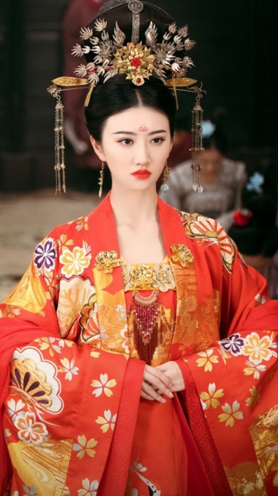 大燕皇后造型,剧中被迫嫁给安庆绪所穿,真的让人眼前一亮