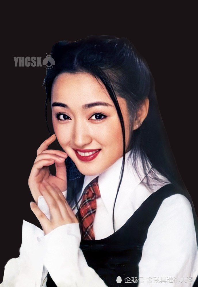 这组照片便是杨钰莹当年最具代表性的背带裙造型之一,曾出现在很多