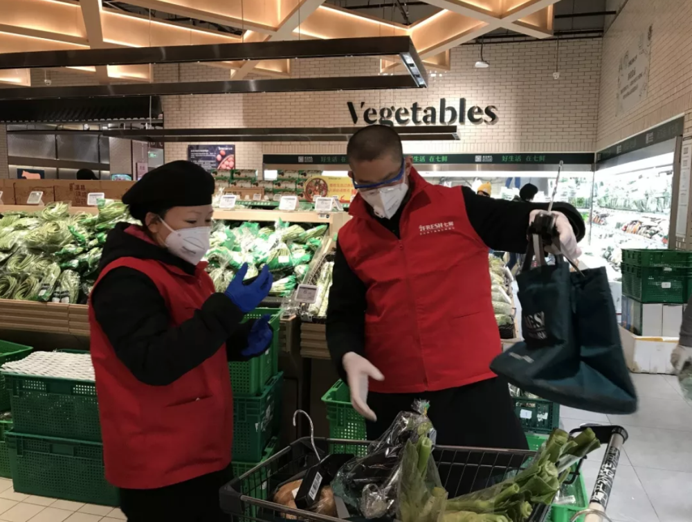 金鼎轩经理变身超市分拣员:共享员工模式解燃眉之急