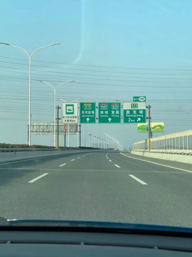 (武汉不见车辆的高速公路.