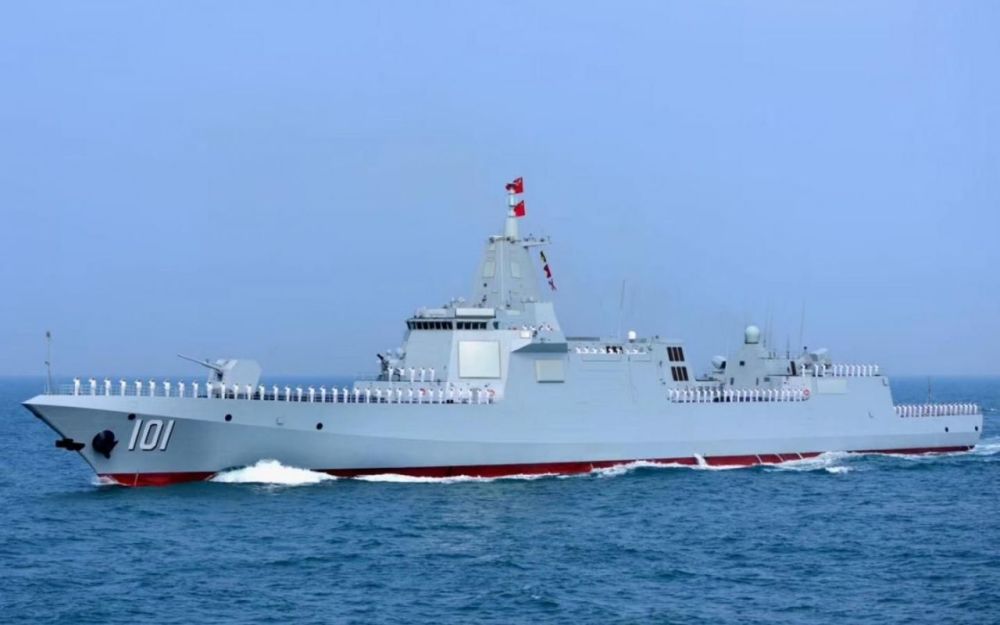 中国海军首艘055型驱逐舰"南昌舰"已经正式服役.