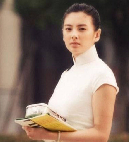 张雨绮这是变了多少?高清镜头像"恶毒皇后",清纯形象不复返