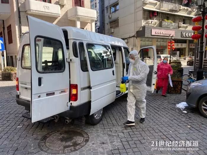 与疫情赛跑:武汉雷神山医院与光谷方舱医院前线直击