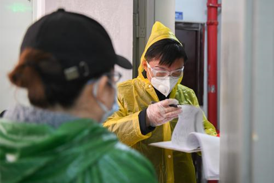 退休厅官“耍官威”拒绝隔离？妻子转阴后又确诊