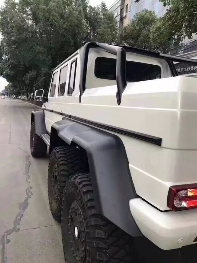 机械部落:超大猛兽皮卡——奔驰g级amg g63 6x6 性能