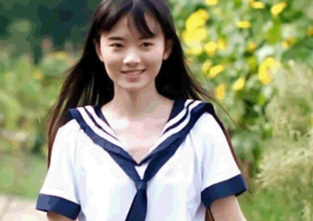 鞠婧祎出道前照片遭曝光,看到真实颜值后,整没整容一