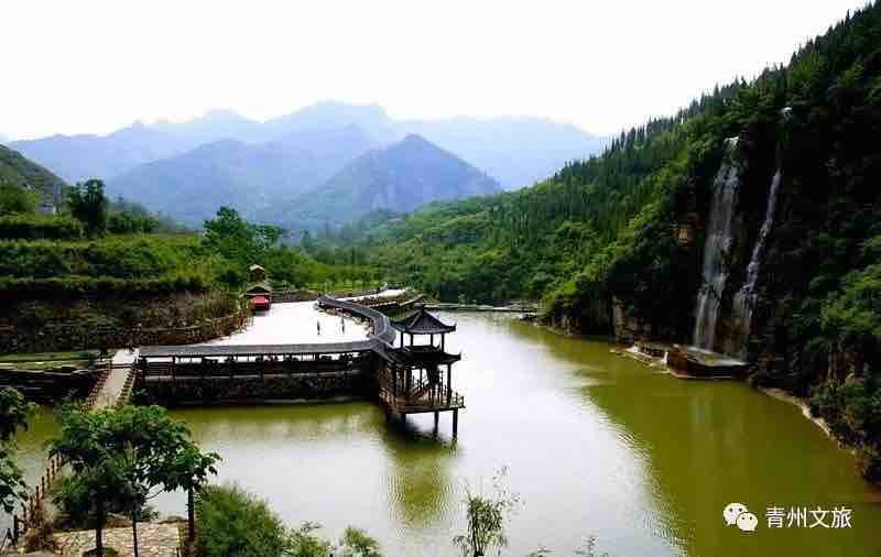 九龙峪生态文化旅游度假区位于青州市南部山区,集聚了观光旅游,餐饮