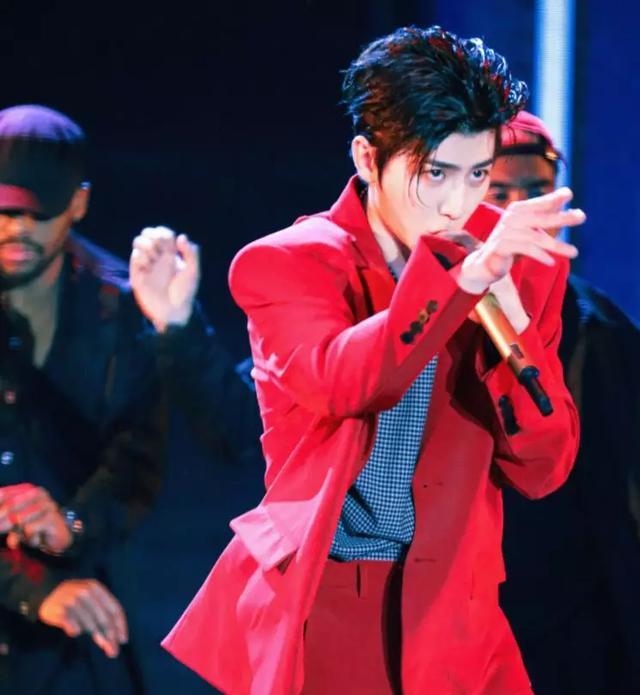 《街舞3》再曝神仙阵容,引发娱乐圈舞技大比拼,王一博