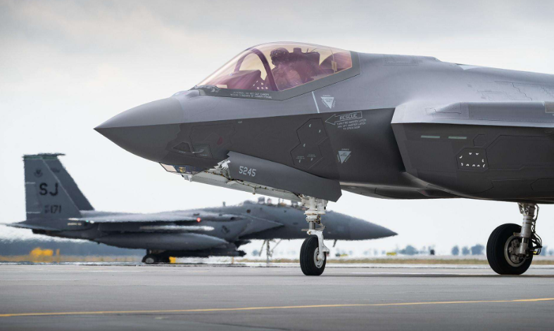 f35除了隐身性和航电以外存在多个不足当然,这次以色列购买的f15战机